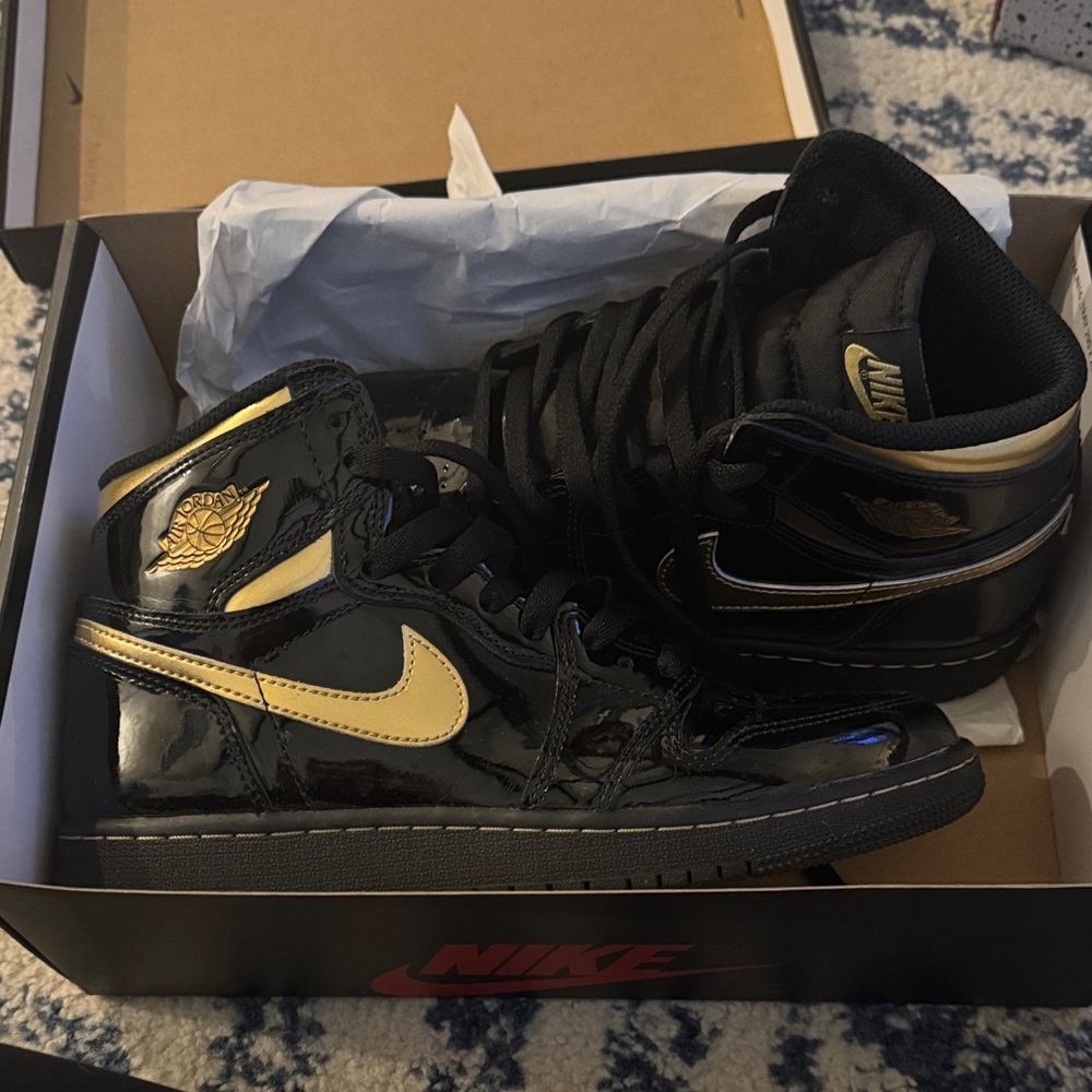 Nike Air Jordan 1 Retro High OG GS Black Metallic Gold sneakers🖤💛 7w/5M